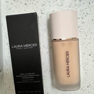 Laura Mercier Real Flawless Weightless Perfecting Vanille Foundation Makeup